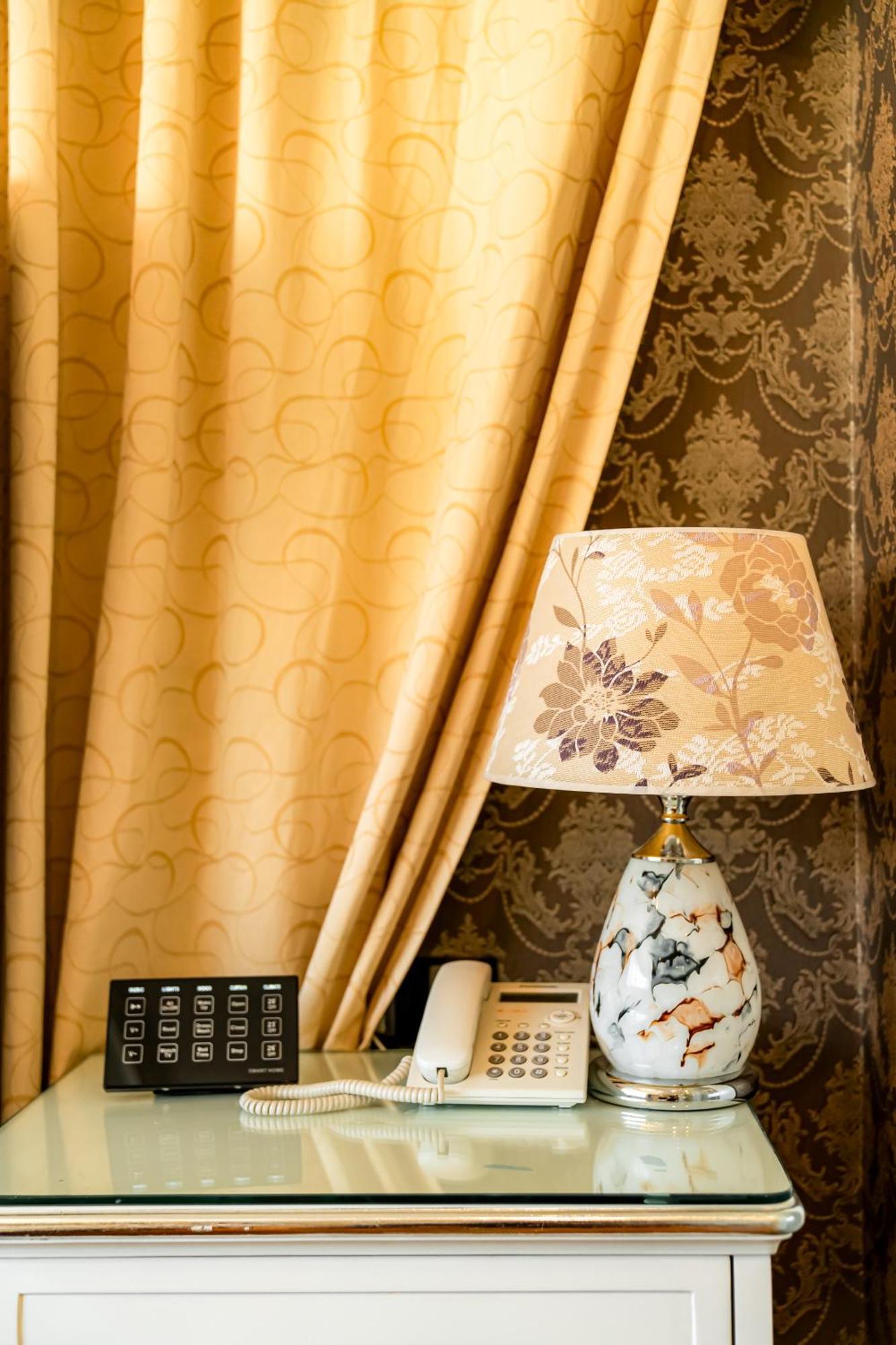 Hoang Trieu Hotel Ho Chi Minh City Exterior photo